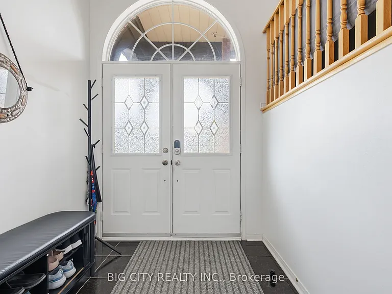 7395 Banffshire Ct #MAIN UPPER — Photo 3