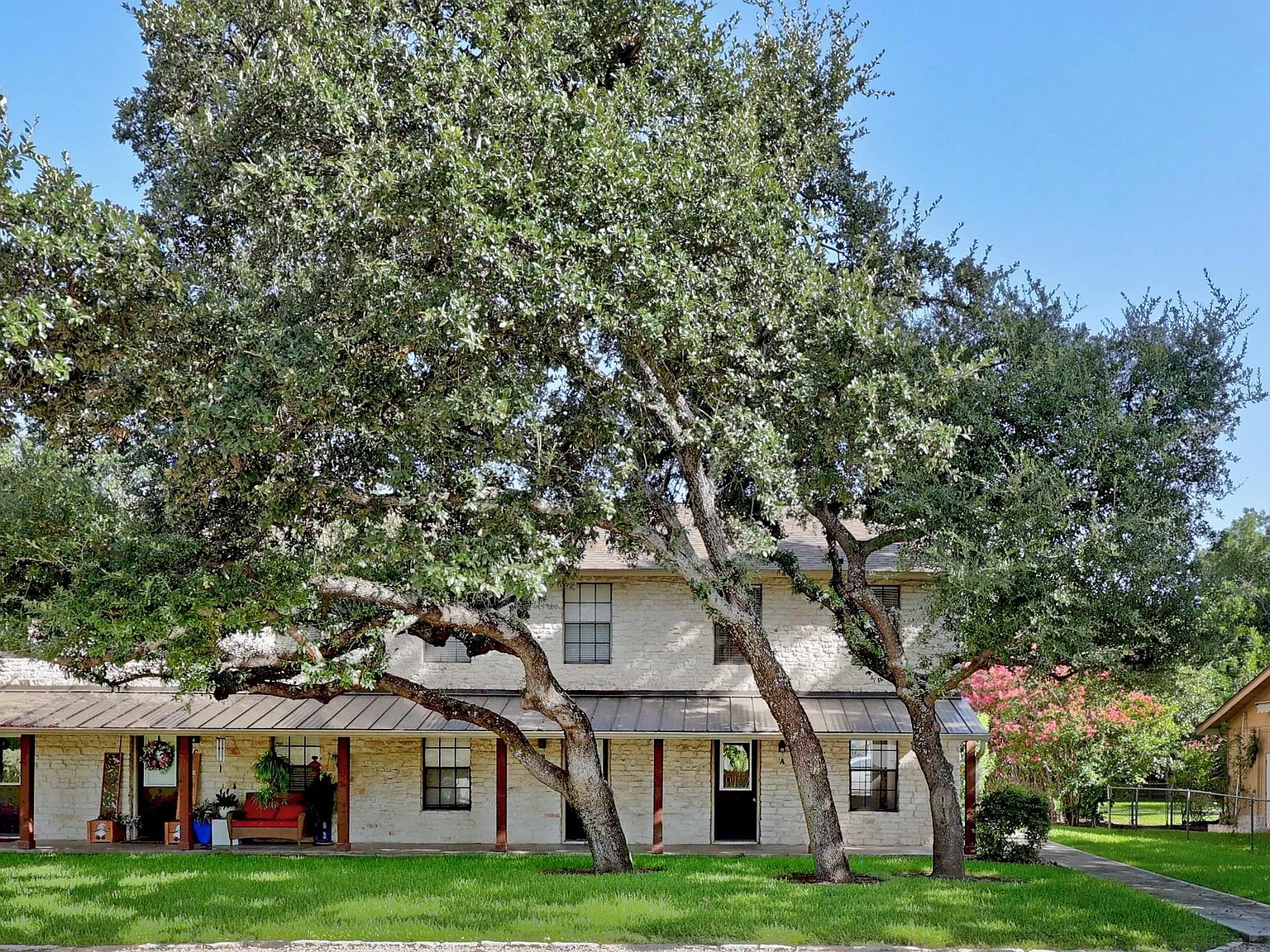 2 bed, 1.5 bath, 900 sqft, $1,400 — Photo 4