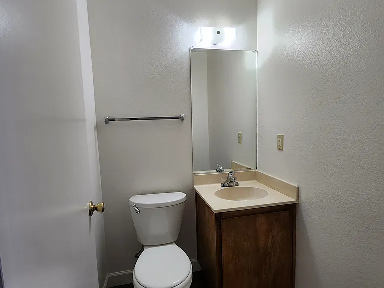 1115 N Lincoln St #B — Photo 3