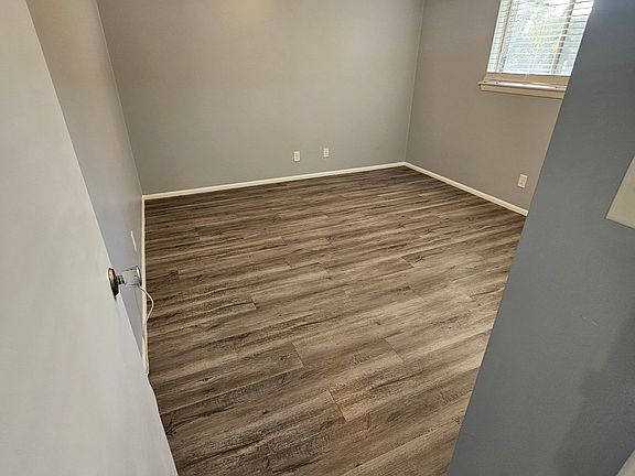 5th image of 6240 Old Point Rd APT B11
