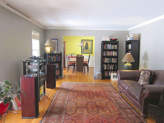 Living Rm w/hardwood floors