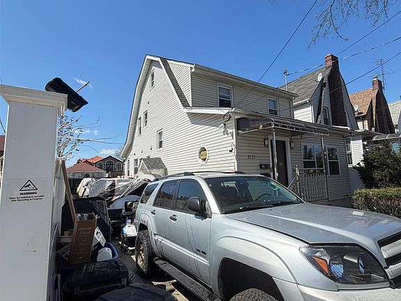 2nd image of 2222 Lee Street