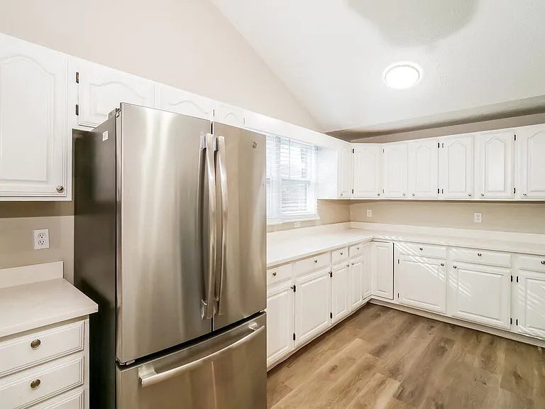 5865 Petersen Ct — Photo 9