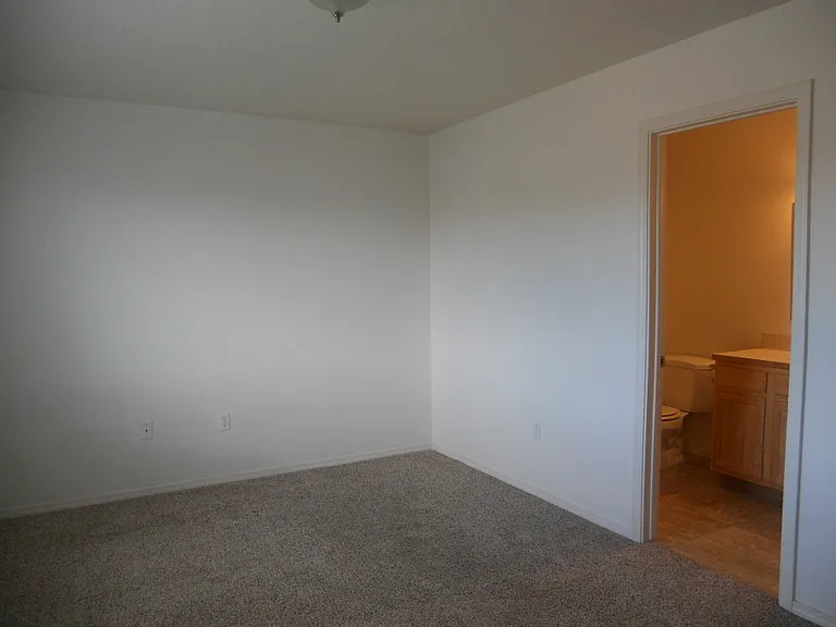 126 NE Lotus Ct — Photo 16