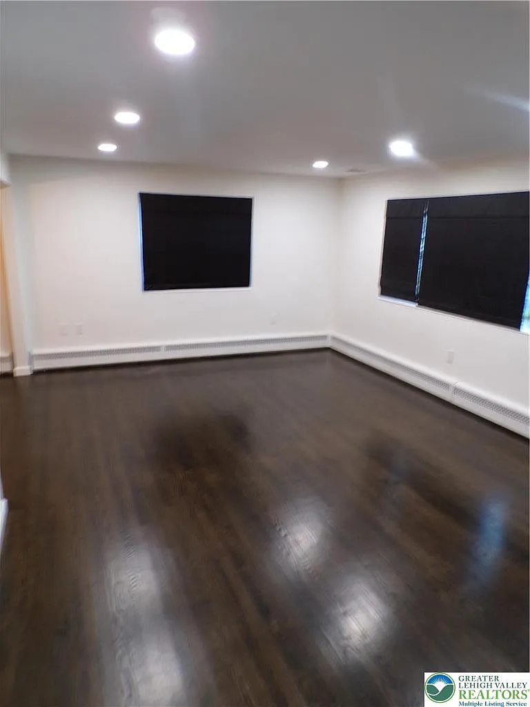 3 bed, 2.5 bath, 2423 sqft, $2,500 — Photo 3