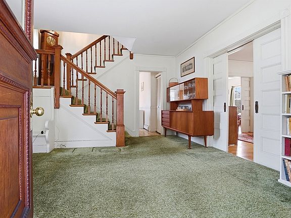 3rd image of 242 Lexington Rd