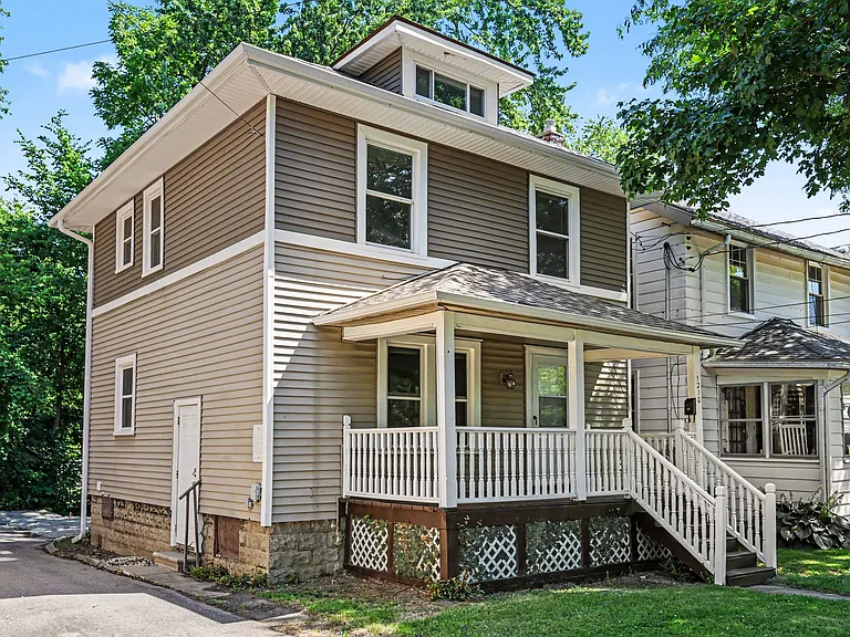 1210 W Barnes Ave — Photo 2
