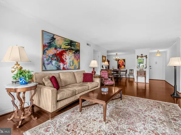 1300 Army Navy Dr APT 608, Arlington, VA 22202
