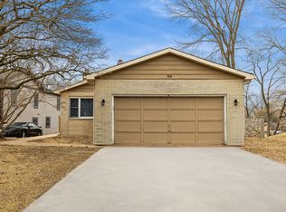 159 Hilltop Dr, Lake In The Hills, IL 60156