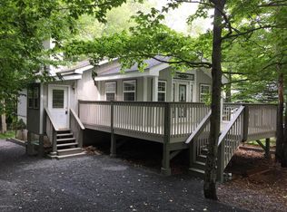 7111 Winnebago Dr, Pocono Lake, PA