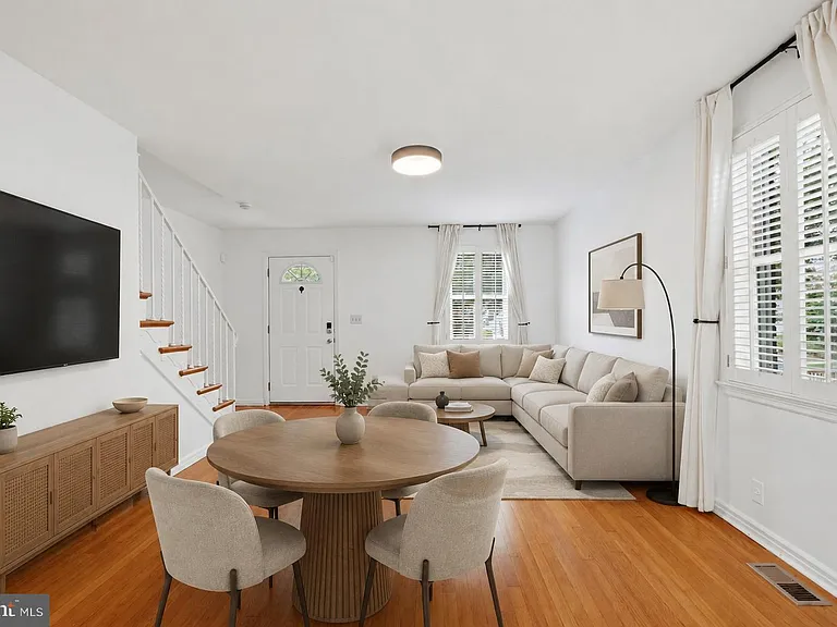 1008 Bashford Ln — Photo 17