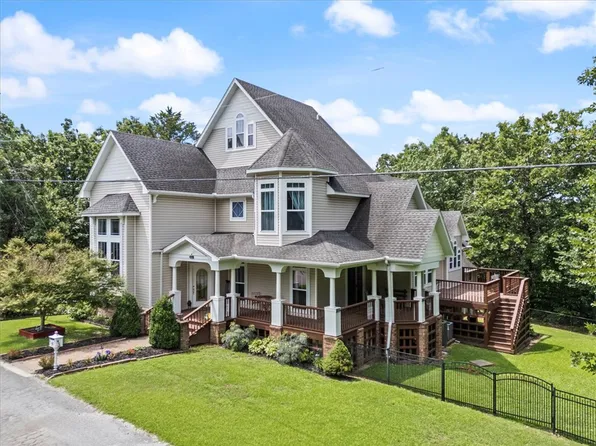2 Ewes Ln, Bella Vista, AR 72715