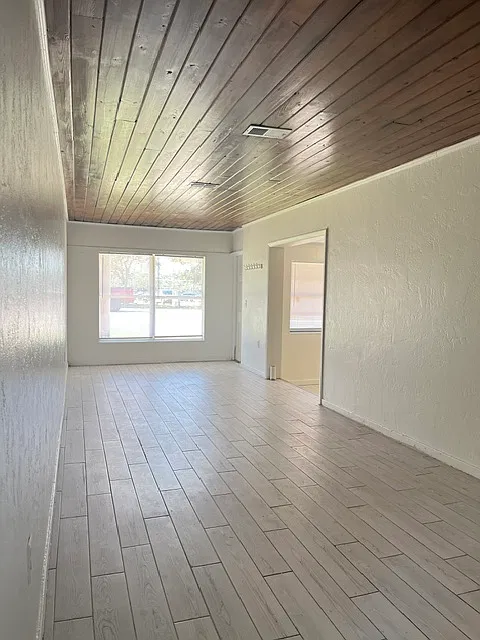 3/1 in DeLand, close to shopping, $1,600/month! — Photo 3