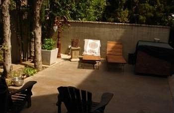 2nd image of 801 E Edgeware Rd