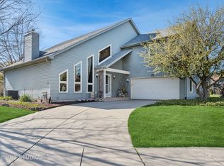 25 Richmond Ln, Aurora, IL 60504