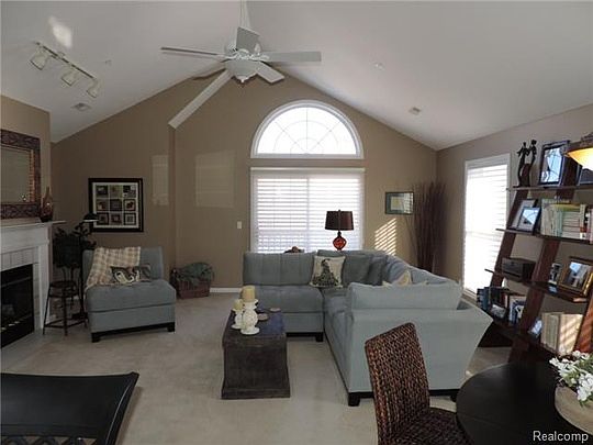 5th image of 28411 Carlton Way Dr #1