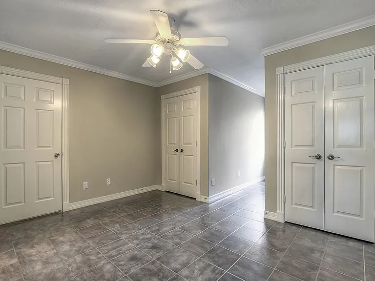 10819 Lake Windcrest — Photo 32