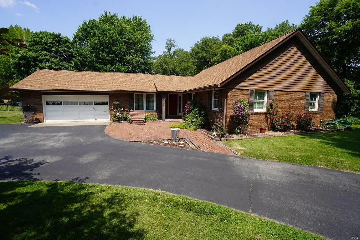 2103 Vandalia St photo 1