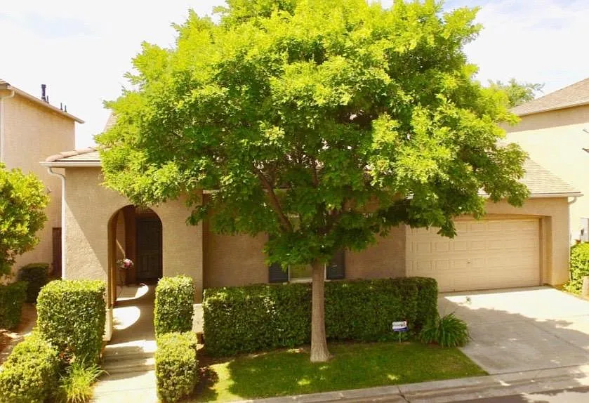 4071 W Pear Tree Ln photo 1