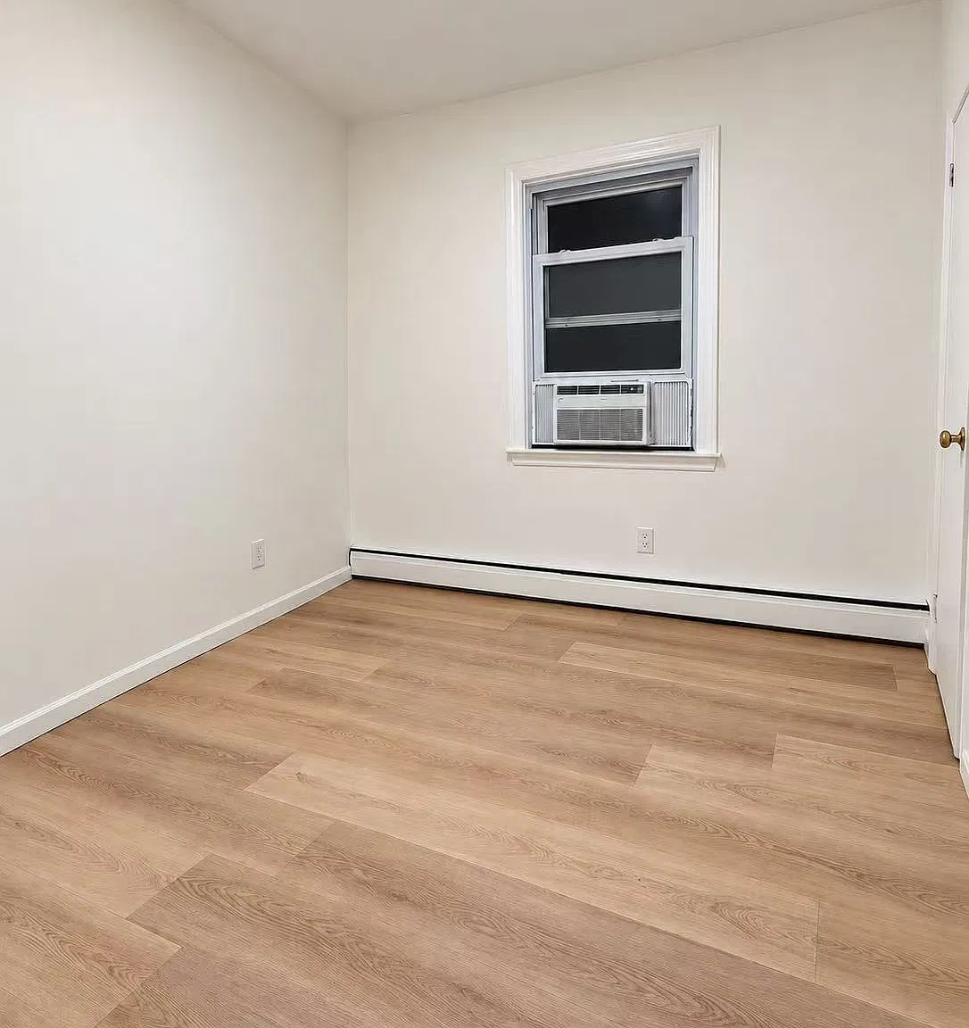 3 bed, 1100 sqft, $3,200 — Photo 4