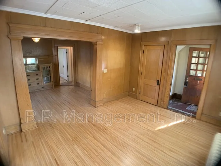 1434 W 32nd St #1 — Photo 7