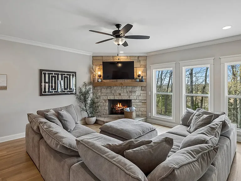 230 Amana Dr — Photo 16