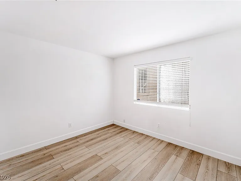 9724 Panorama Cliff Dr — Photo 25