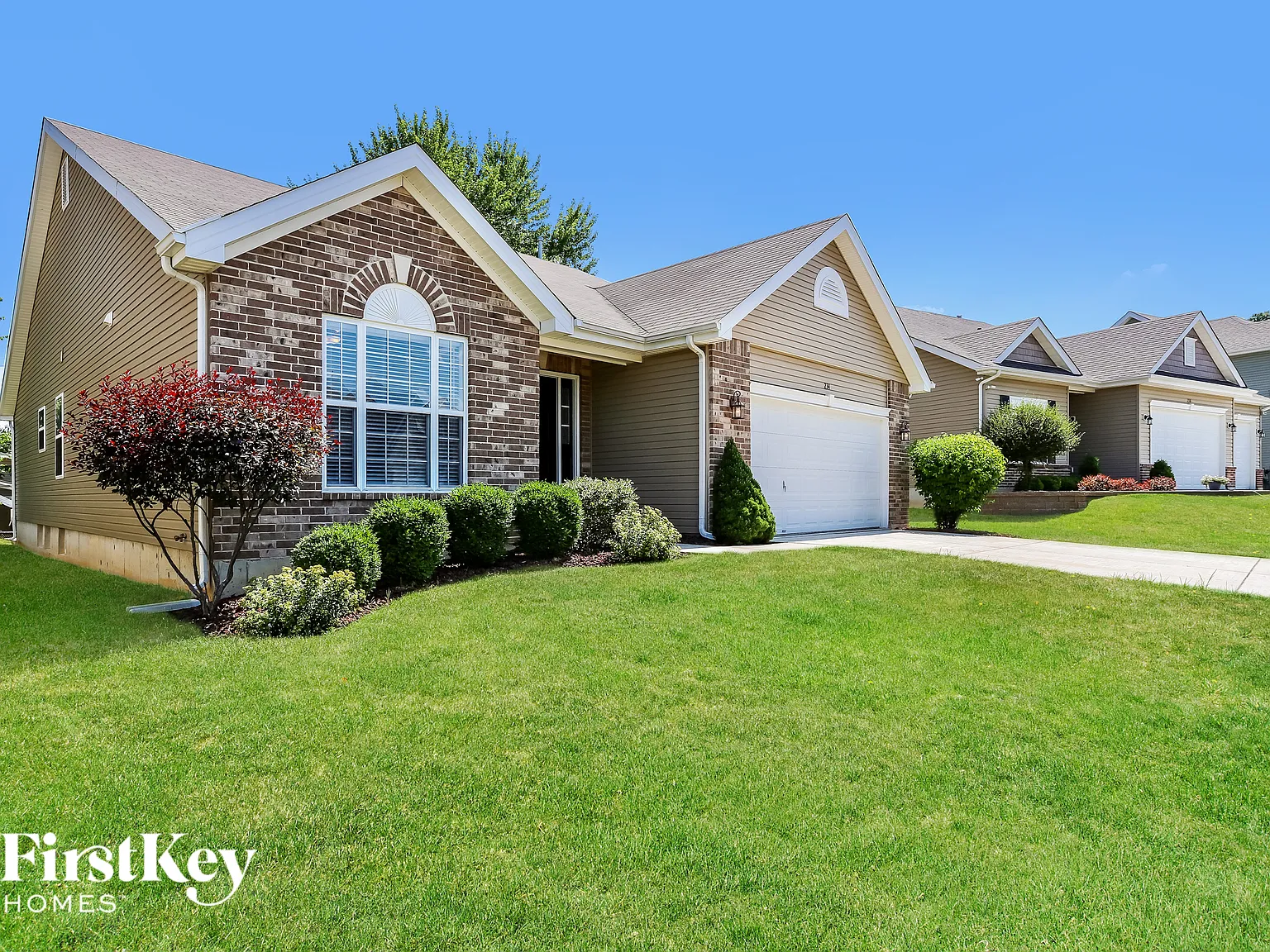 3 bed, 2.0 bath, 1820 sqft, $2,345 — Photo 2