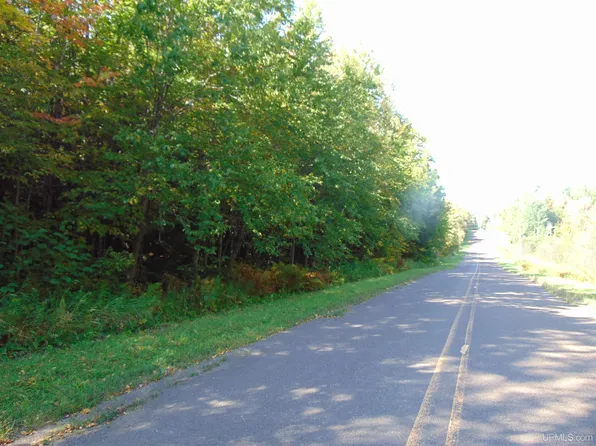 1 Moore Rd, Bessemer, MI 49911