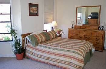 4th image of 2409 S Oakley Ave #302