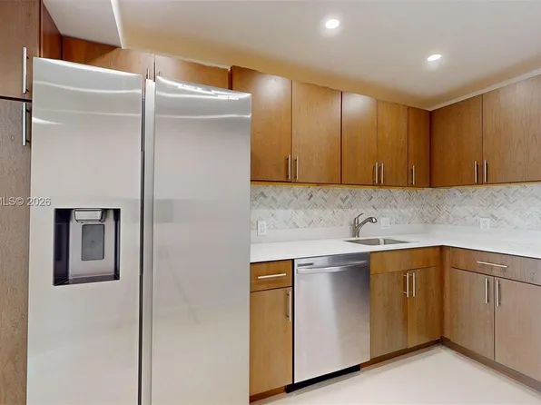 20100 W Country Club Dr APT 801, Aventura, FL 33180