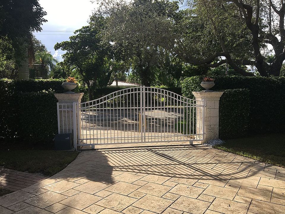 Bayview Drive Gate