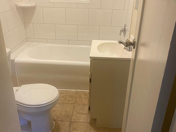 3rd image of 1601 W 11th Pl APT 2