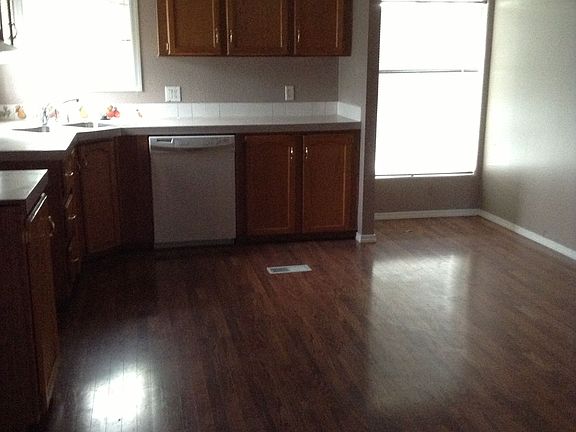 3rd image of 405 Willow Dr