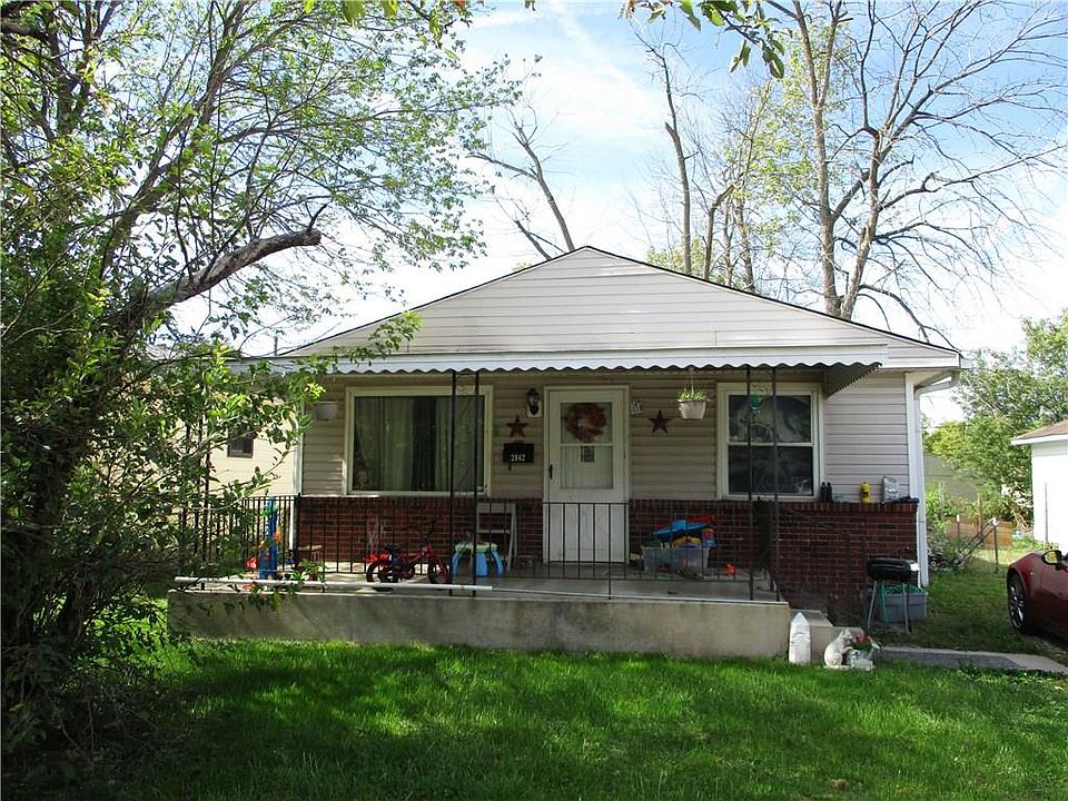 2nd image of 2842 Dietz St