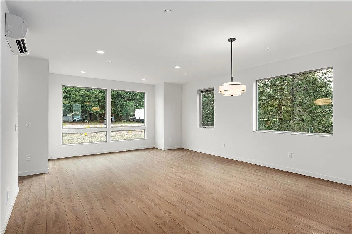 3 bed, 3.5 bath, 1717 sqft, $9,999 — Photo 2