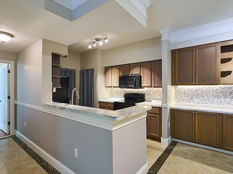 6101 Myrtlewood Cir W — Photo 2