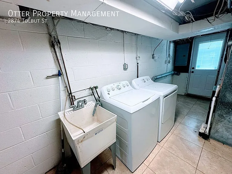 2874 Tolbut St — Photo 48