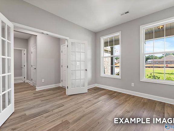 5th image of 220 Cunningham St