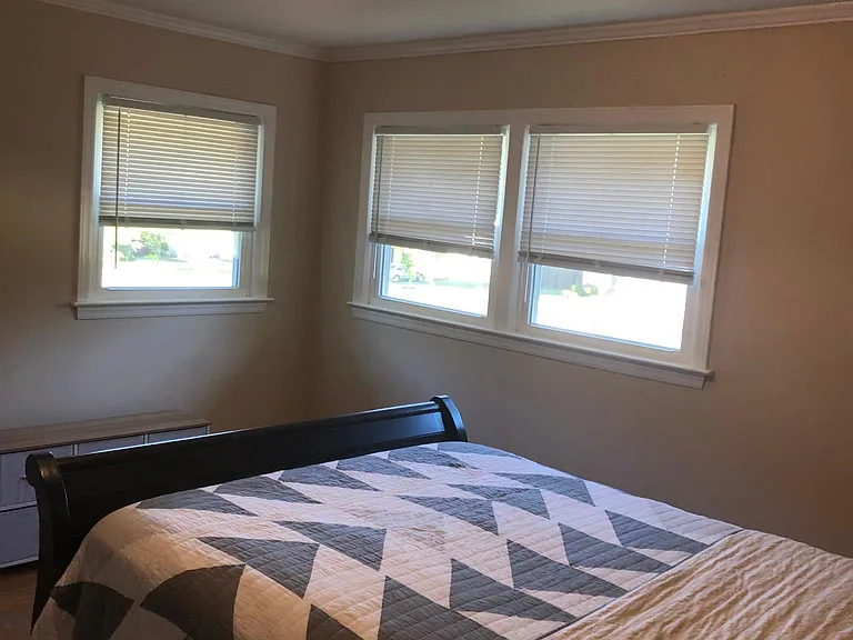 2405 W Carver St — Photo 13