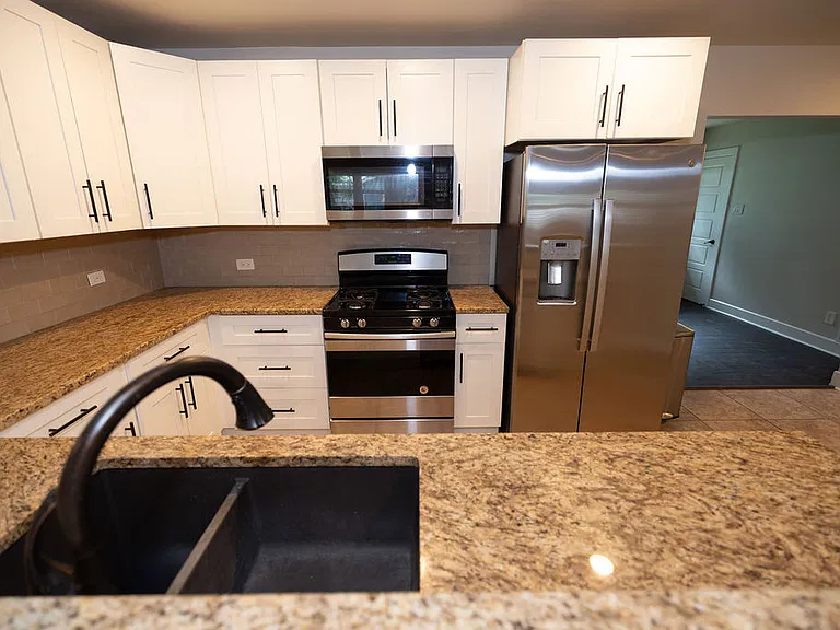 231 N Guilford Dr — Photo 11
