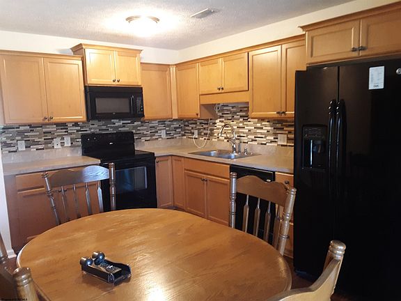 4th image of 79 Barrington Ct Suite 103
