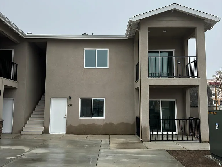 227 E Franklin Ave #G — Photo 5