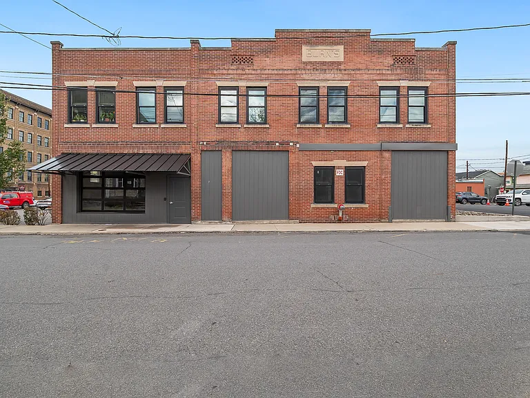 13 Kennedy St #205A — Photo 2