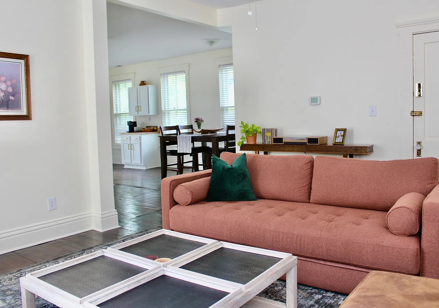 2BR/2BA Charming Bluebird Duplex Near Everything, Stylish Comfort — Photo 1