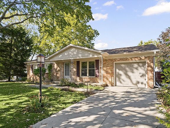 3rd image of 2312 Barberry Dr