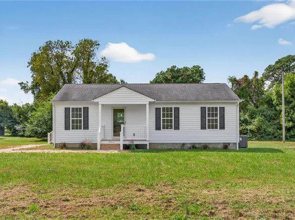 19441 York Rd, West Point, VA 23181