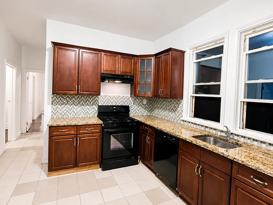 43 Treacy Ave #1C
