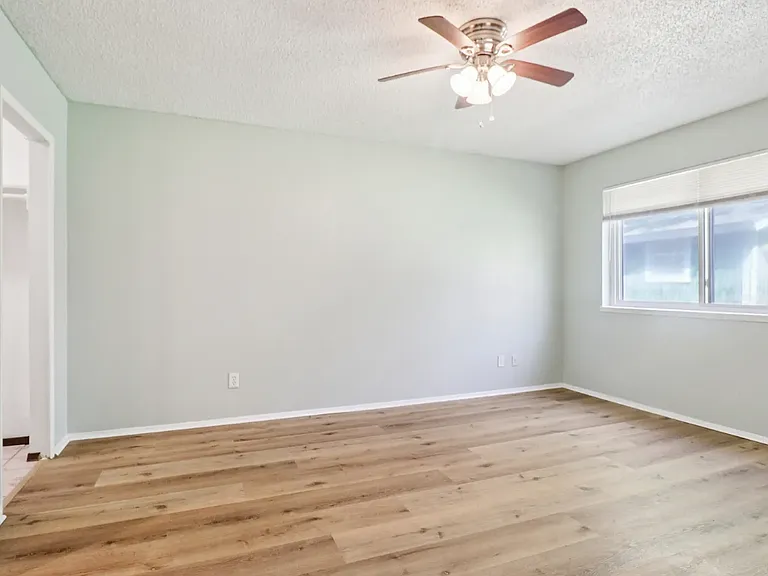 3216 Red Oak Ln — Photo 9