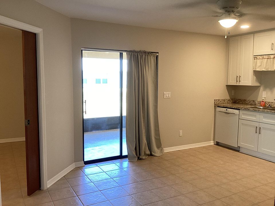 Large Eat in kitchen